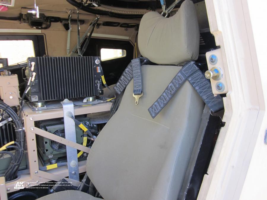 Интерьер Oshkosh M-ATV 2009 года  (фото 380 из 676)